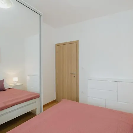 Dagovi In - Haus Fuer 9 Personen Vrsine