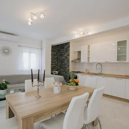 Dagovi In - Haus Fuer 9 Personen فيلة