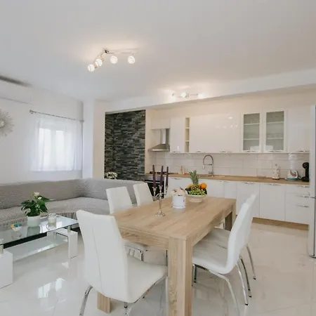 Dagovi In - Haus Fuer 9 Personen Vrsine