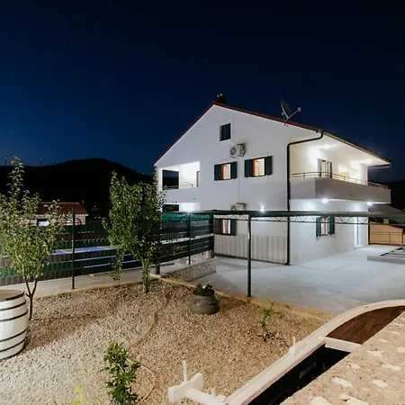 Dagovi In - Haus Fuer 9 Personen Vrsine
