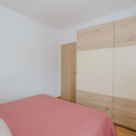 Villa Dagovi In - Haus Fuer 9 Personen Vrsine