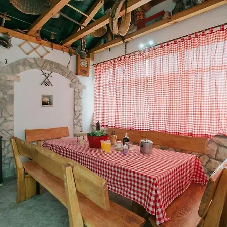 Dagovi In - Haus Fuer 9 Personen * Vrsine